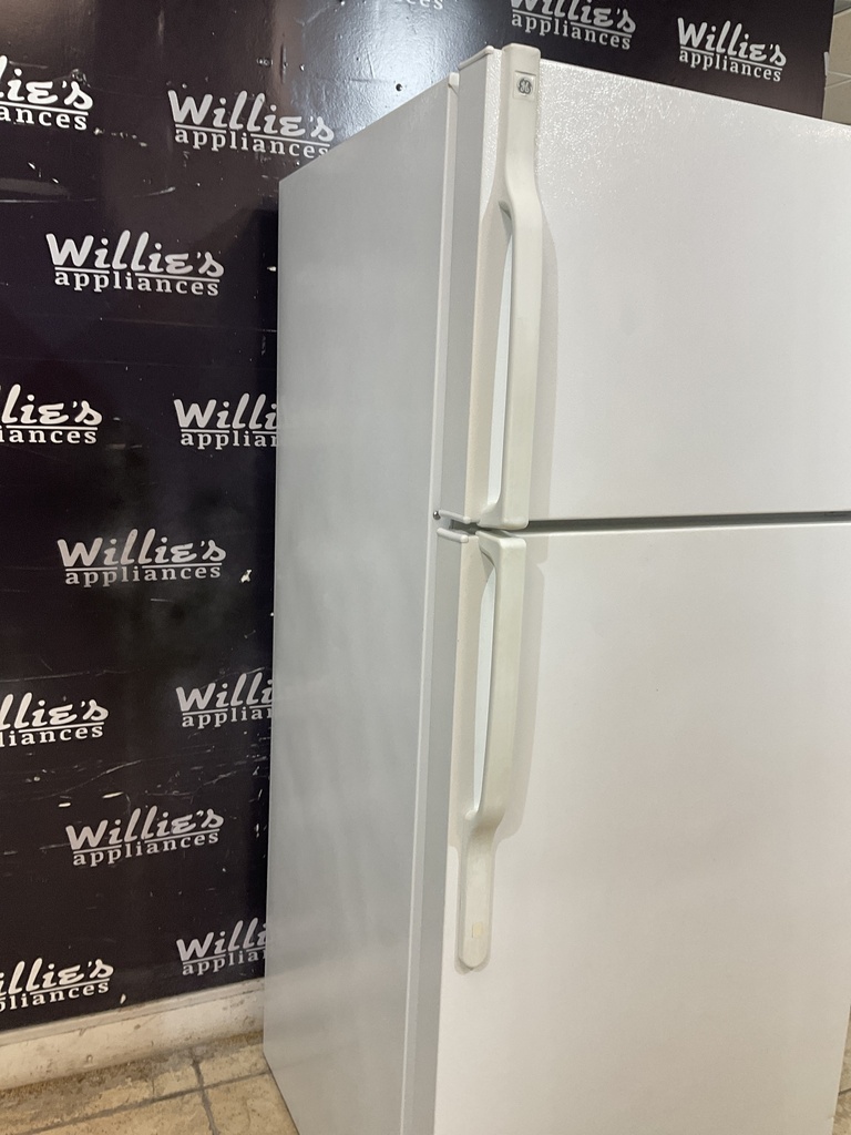 Ge Used Refrigerator Top and Bottom 28x64 1/2” (White) 
