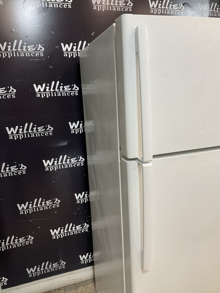Ge Used Refrigerator Top and Bottom 28x67 (White) 