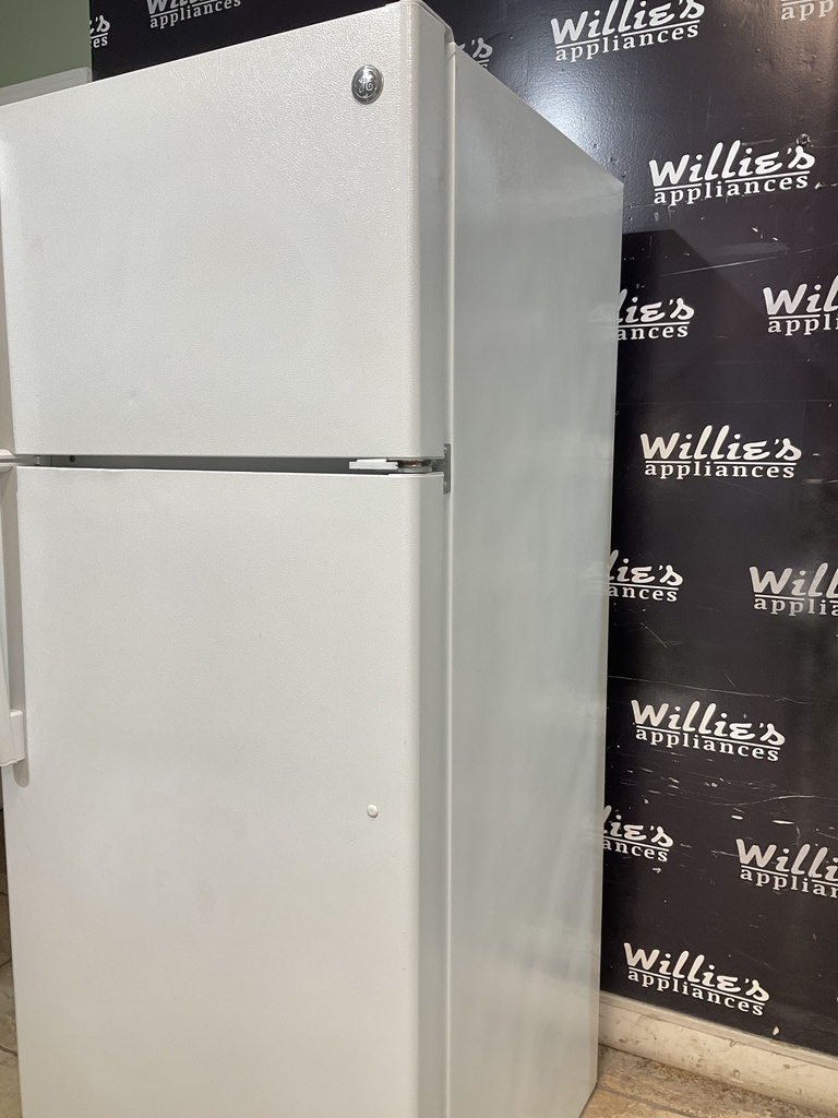 Ge Used Refrigerator Top and Bottom 28x67 (White) 