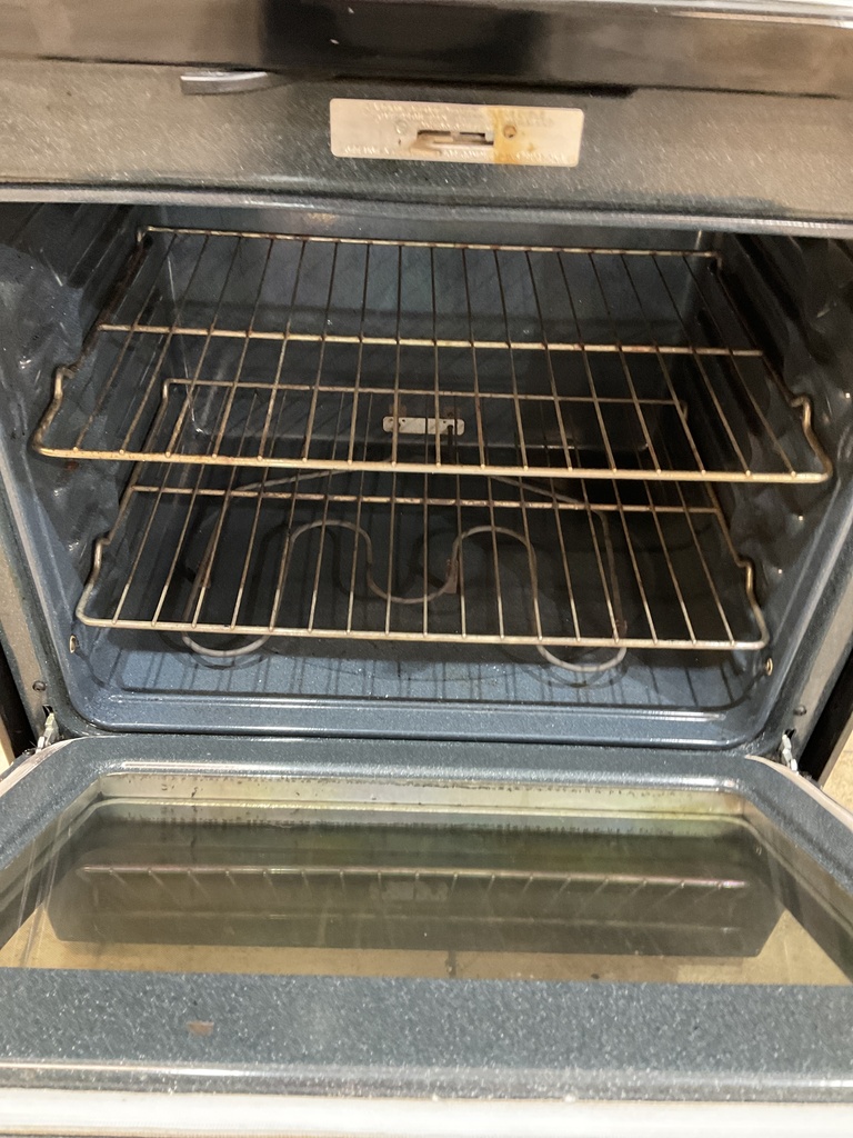 Ge Used Electric Stove 220volts (40/50 AMP) 30inches {no cord} (Black) 