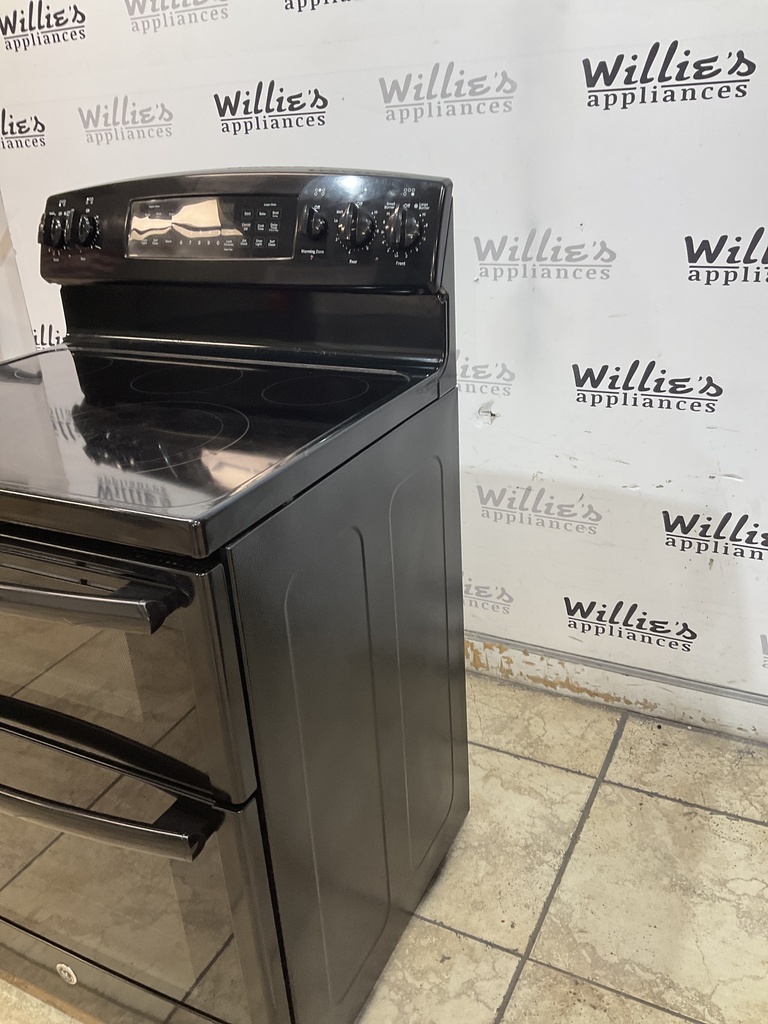 Ge Used Electric Stove Double Oven 220volts {40/50 AMP) 30inches {3 prong} (Black) 