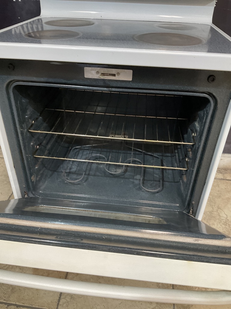 Ge Used Electric Stove 220volts (40/50 AMP) 30inches {no cord} (White) 