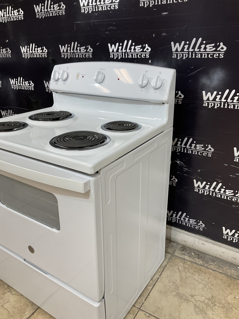 Ge Used Electric Stove 220volts (40/50 AMP) 30inches {3 prong} (White)