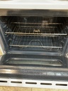 Ge Used Electric Stove 220volts (40/50 AMP) 30inches {3 prong} (White)