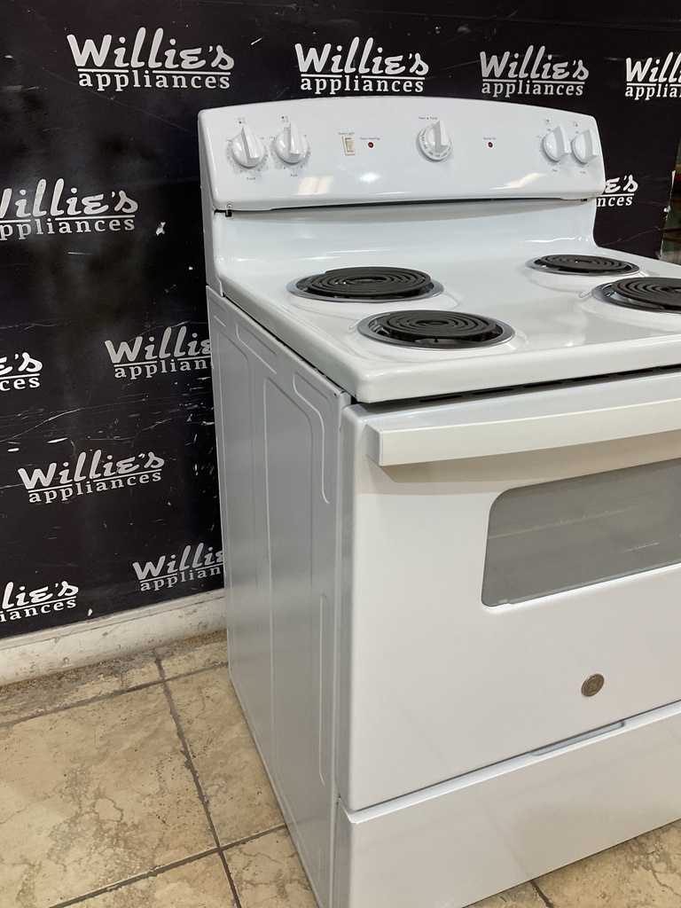 Ge Used Electric Stove 220volts (40/50 AMP) 30inches {3 prong} (White)