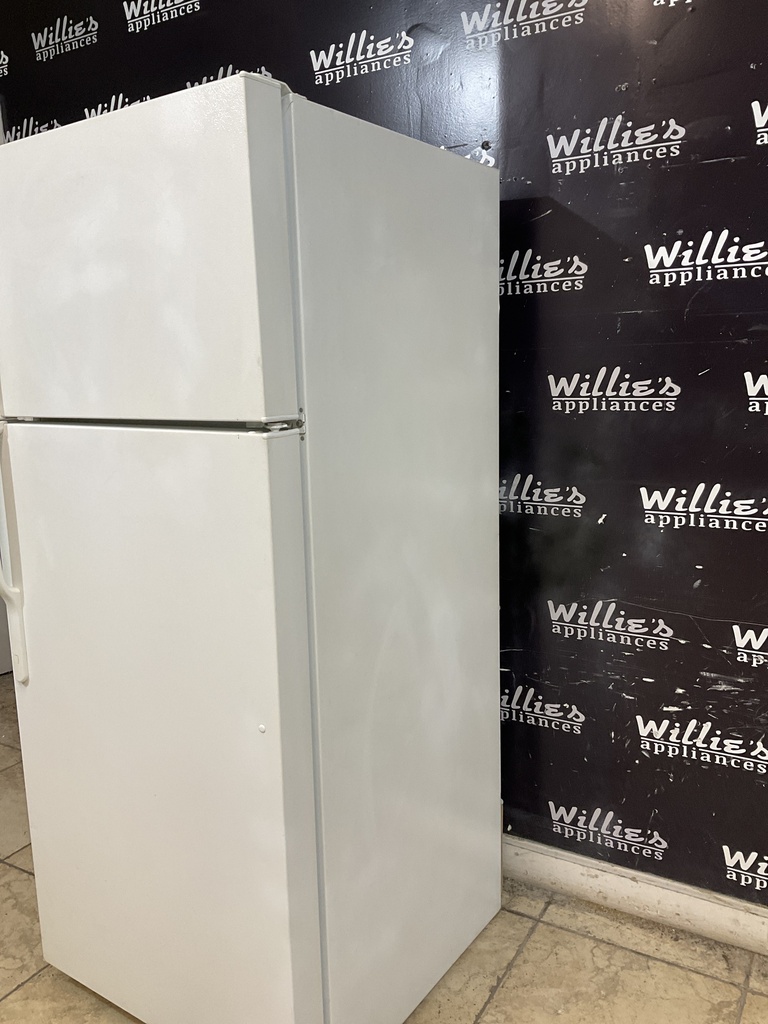 Ge Used Refrigerator Top and Bottom 28x67 (White) 