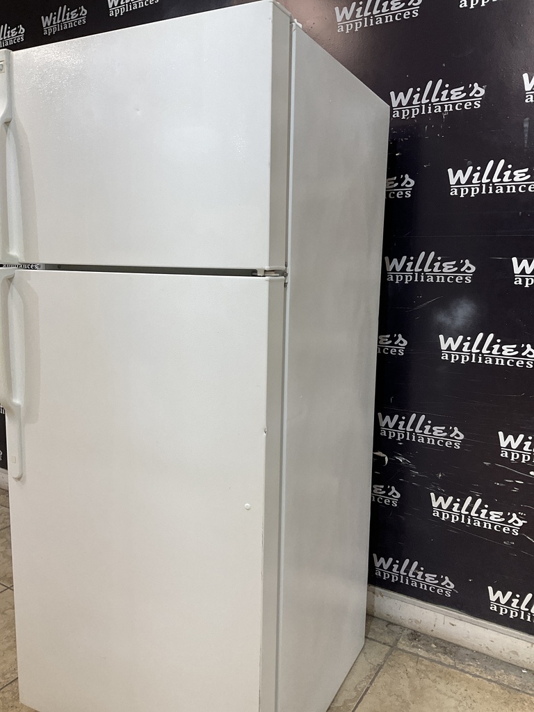 Ge Used Refrigerator Top and Bottom 28x67 1/2” (White) 