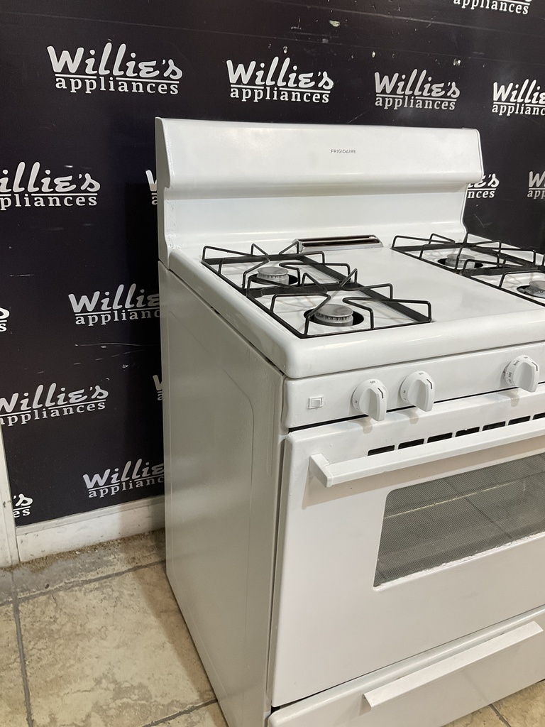 Frigidaire Used Natural Gas Stove 220volts (40/50 AMP) 30inches (White)