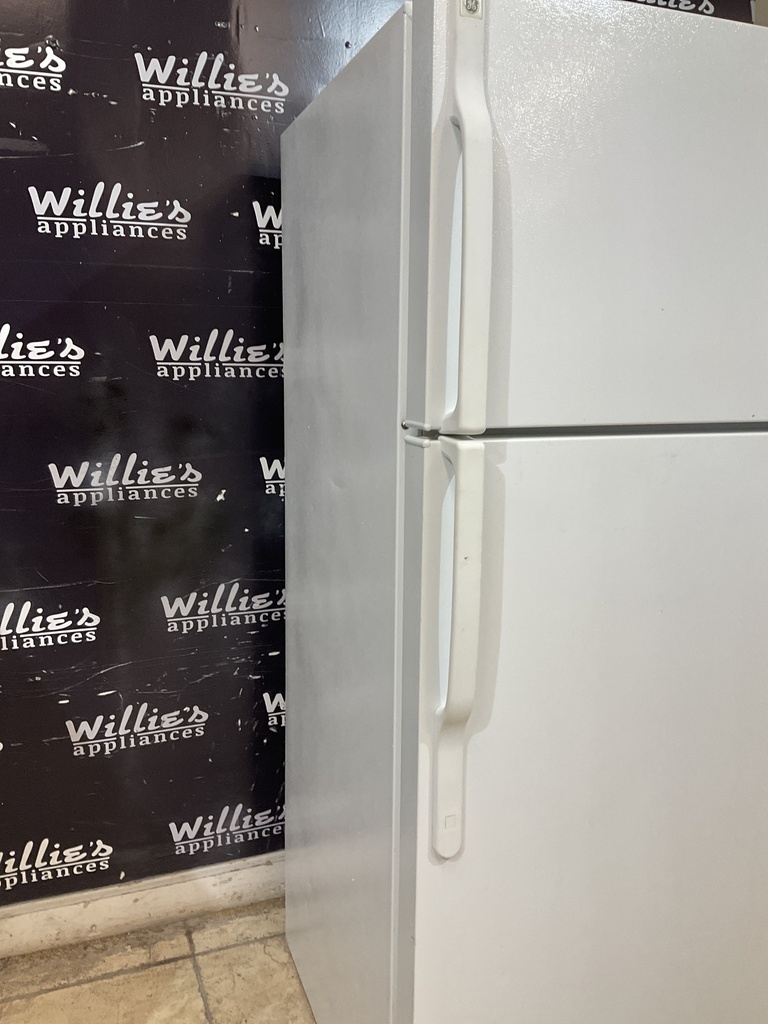 Ge Used Refrigerator Top and Bottom 28x64 1/2” (White) 