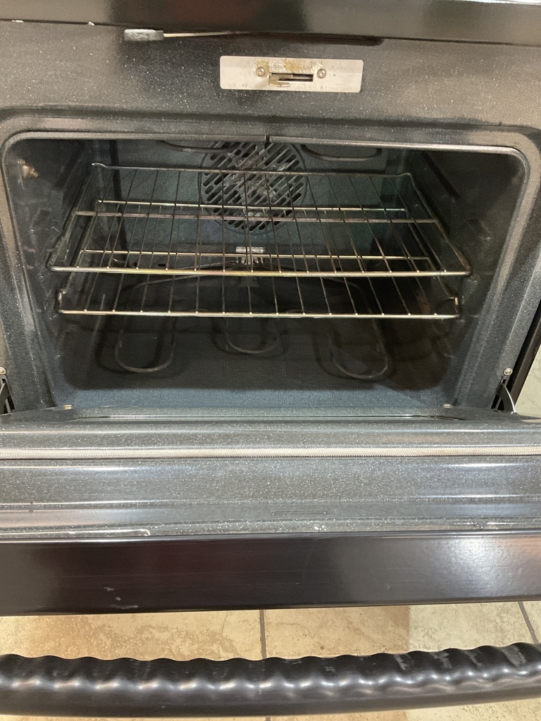 Ge Used Electric Stove 220volts (40/50 AMP) 30inches {3 prong} (Black) 