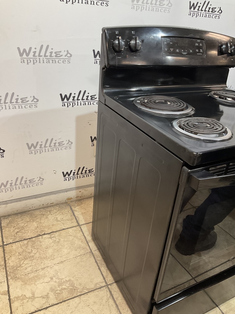 Ge Used Electric Stove 220volts (40/50 AMP) 30inches {3 prong} (Black) 