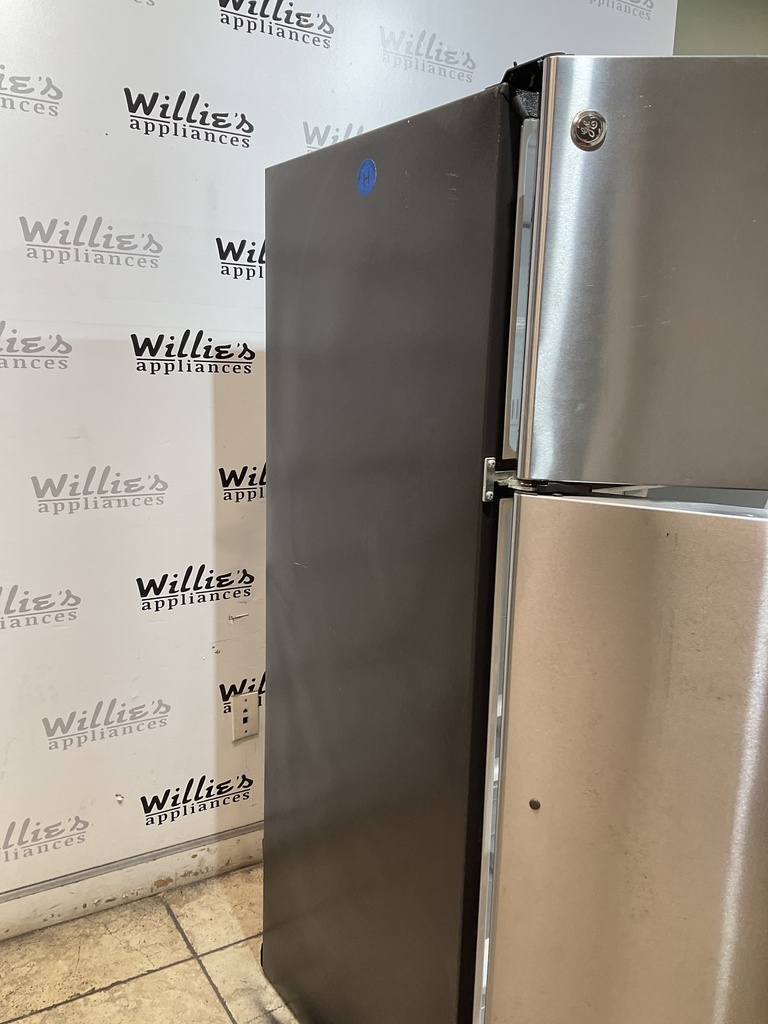 Ge Used Refrigerator Top-load 28”x64” (Stainless Steel) 
