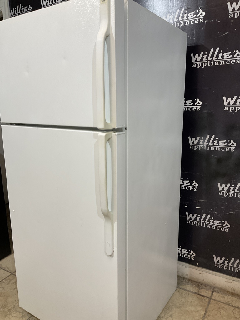 Ge Used Refrigerator Top and Bottom 28x64 1/2” (White) 