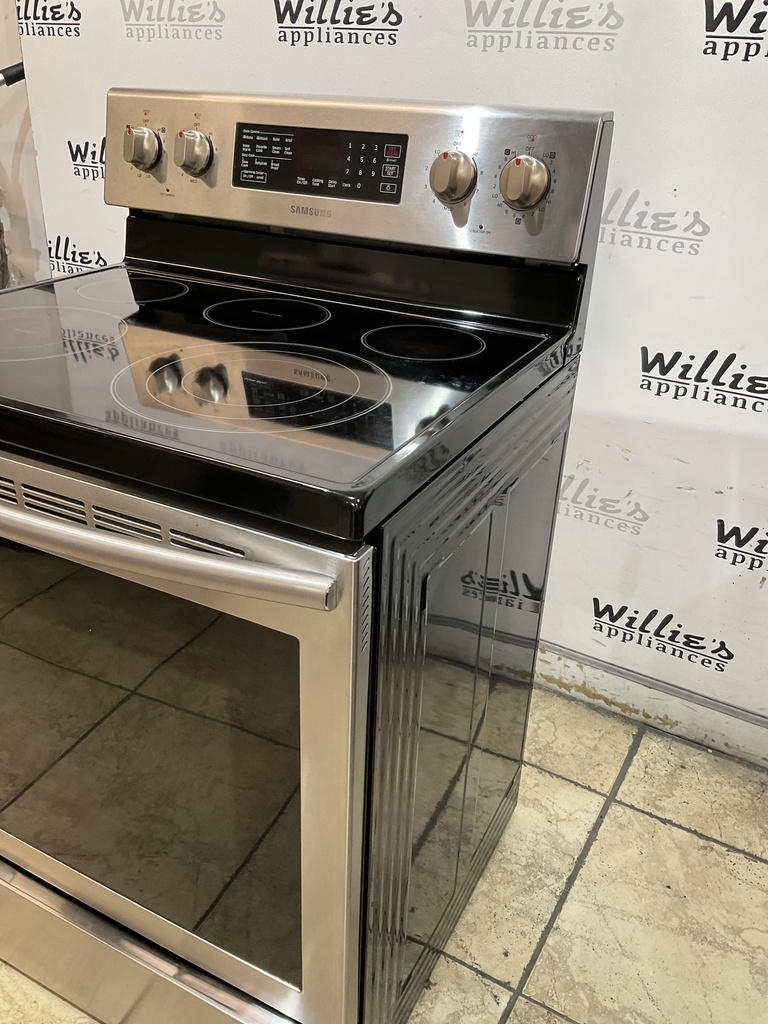 Samsung Used Electric Stove 220volts (40/50 AMP) 30inches {no cord} (Stainless steel) 