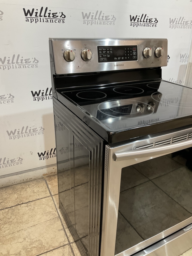 Samsung Used Electric Stove 220volts (40/50 AMP) 30inches {no cord} (Stainless steel) 