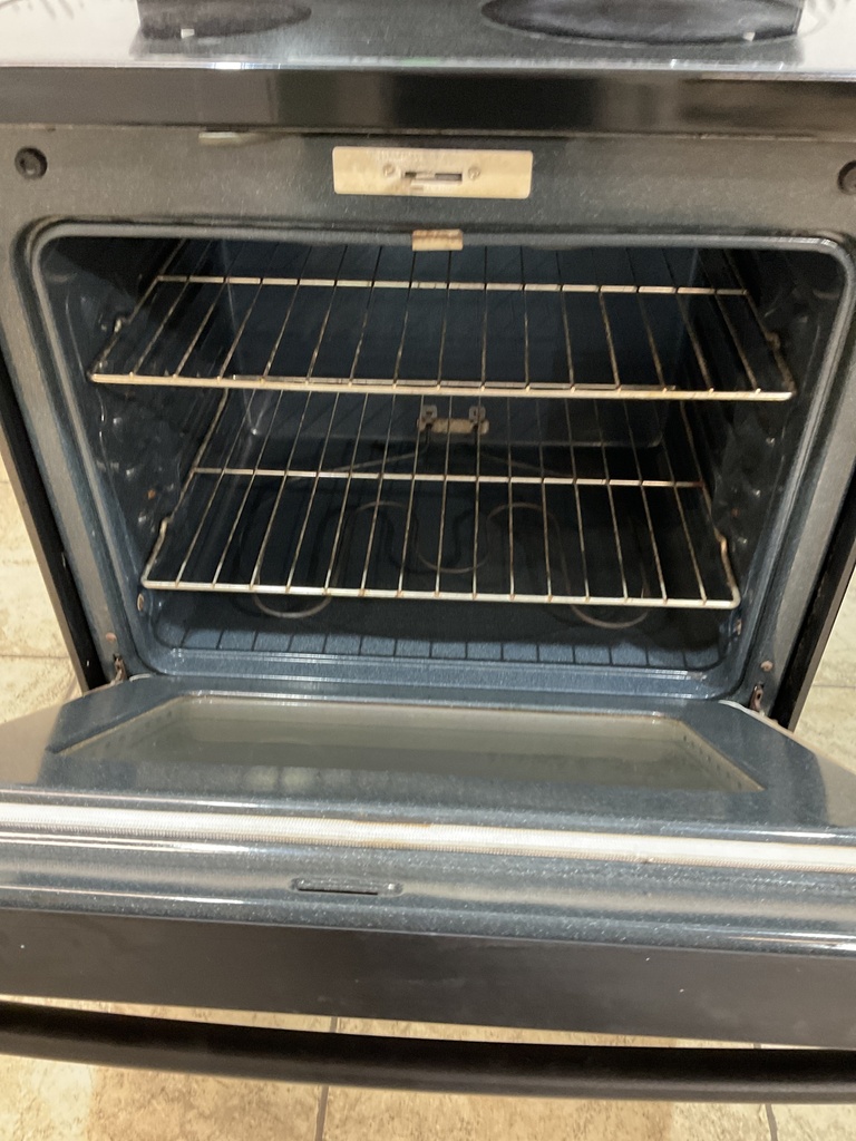 Ge Used Electric Stove 220volts (40/50 AMP) 30inches {no cord} (Black) 