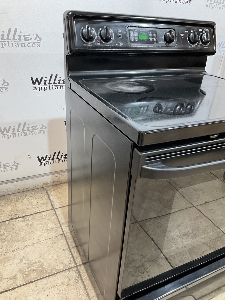 Ge Used Electric Stove 220volts (40/50 AMP) 30inches {no cord} (Black) 