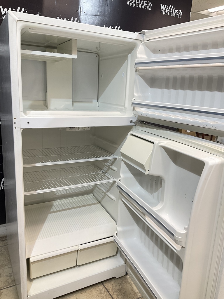 Ge Used Refrigerator Top and Bottom 28x61 1/2” (White) 