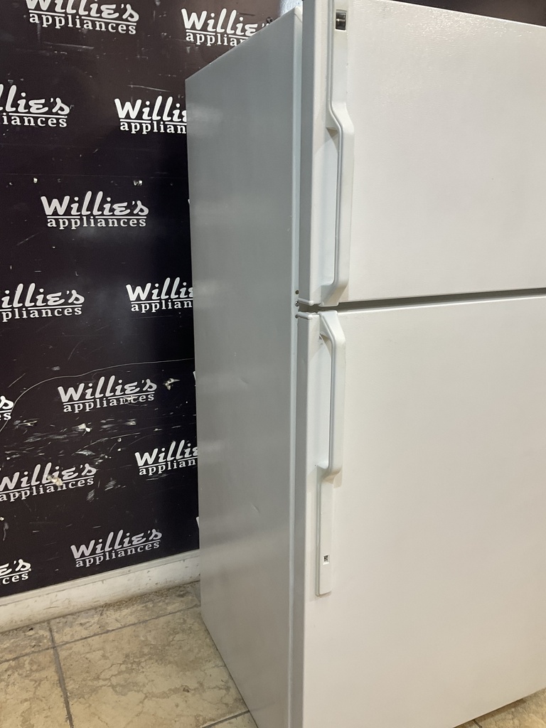 Ge Used Refrigerator Top and Bottom 28x61 1/2” (White) 