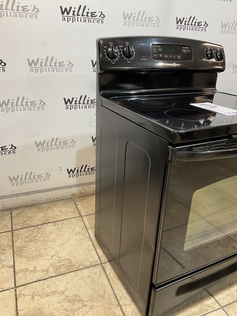 Ge Used Electric Stove 220volts (40/50 AMP) 30inches {3 prong} (Black) 