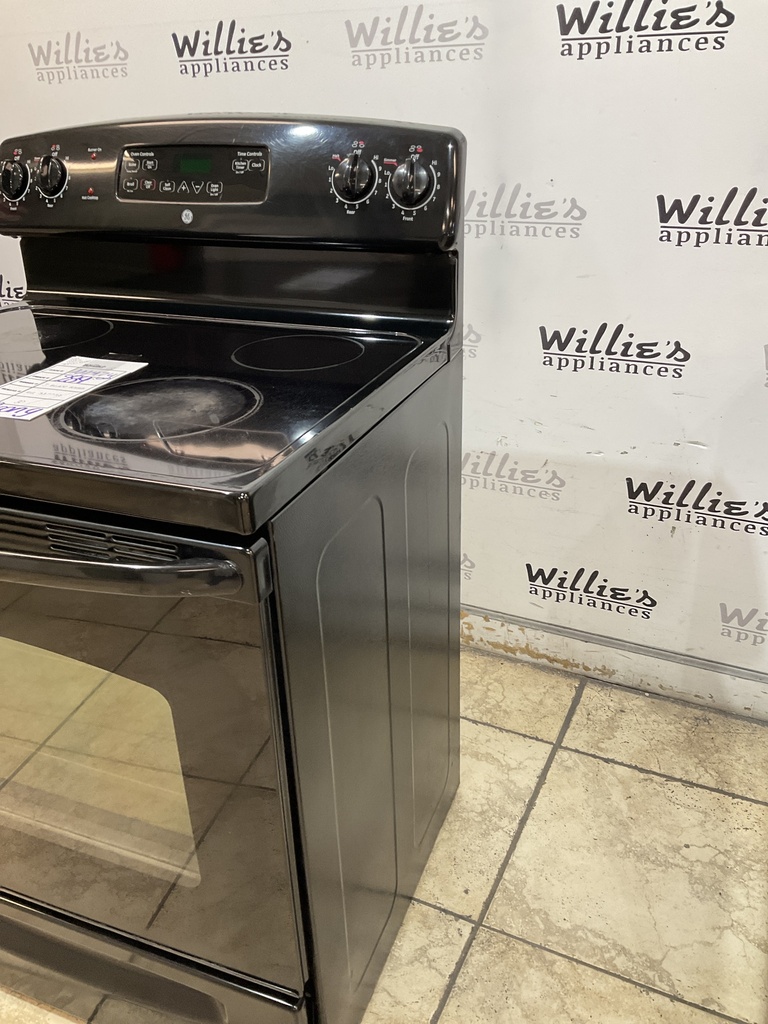 Ge Used Electric Stove 220volts (40/50 AMP) 30inches {3 prong} (Black) 