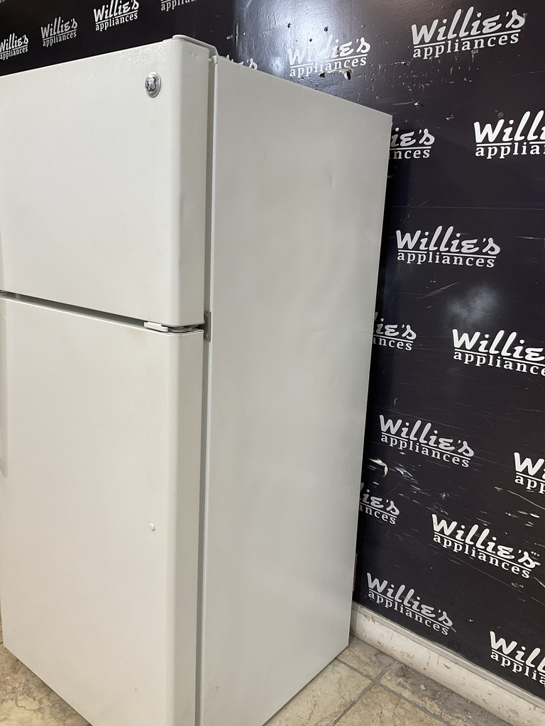 Ge Used Refrigerator Top and Bottom 28x61 (White) 