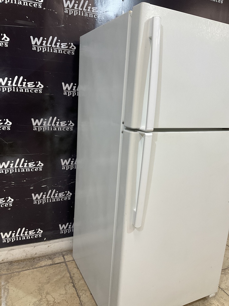 Ge Used Refrigerator Top and Bottom 28x61 (White) 