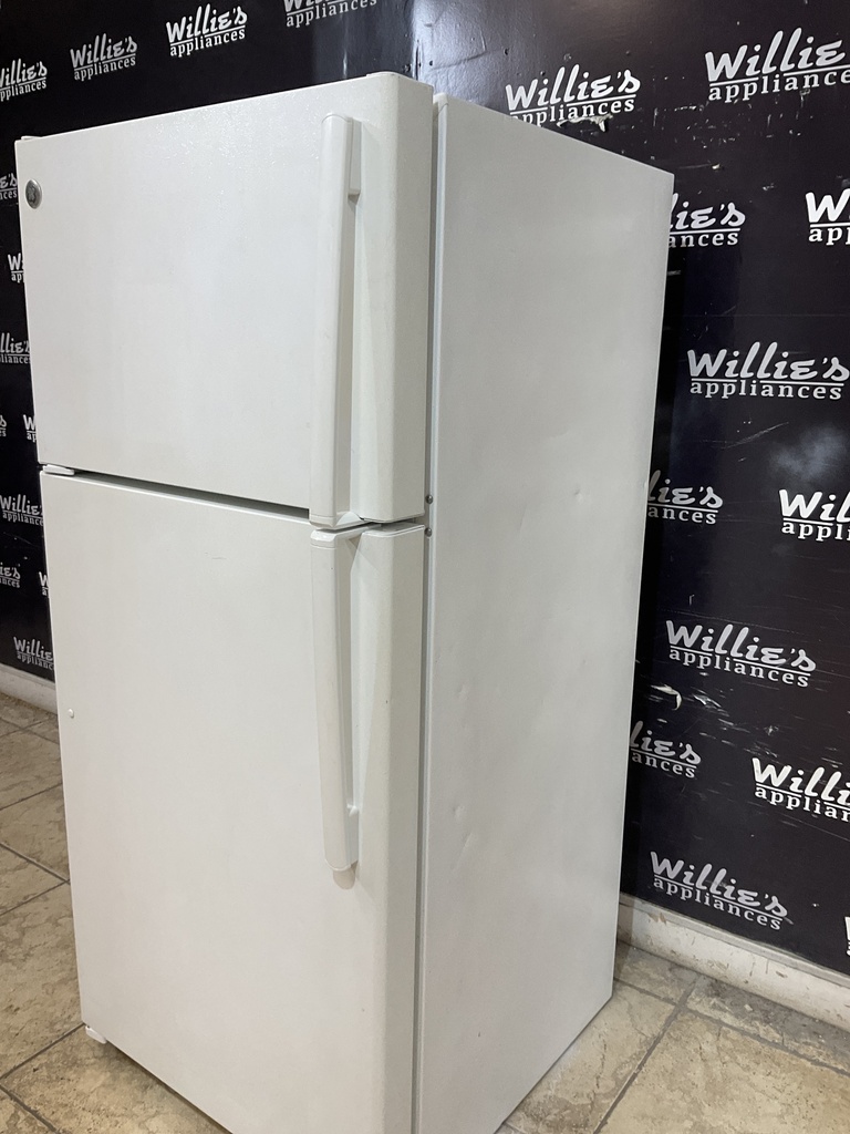 Ge Used Refrigerator Top and Bottom 28x61 (White)