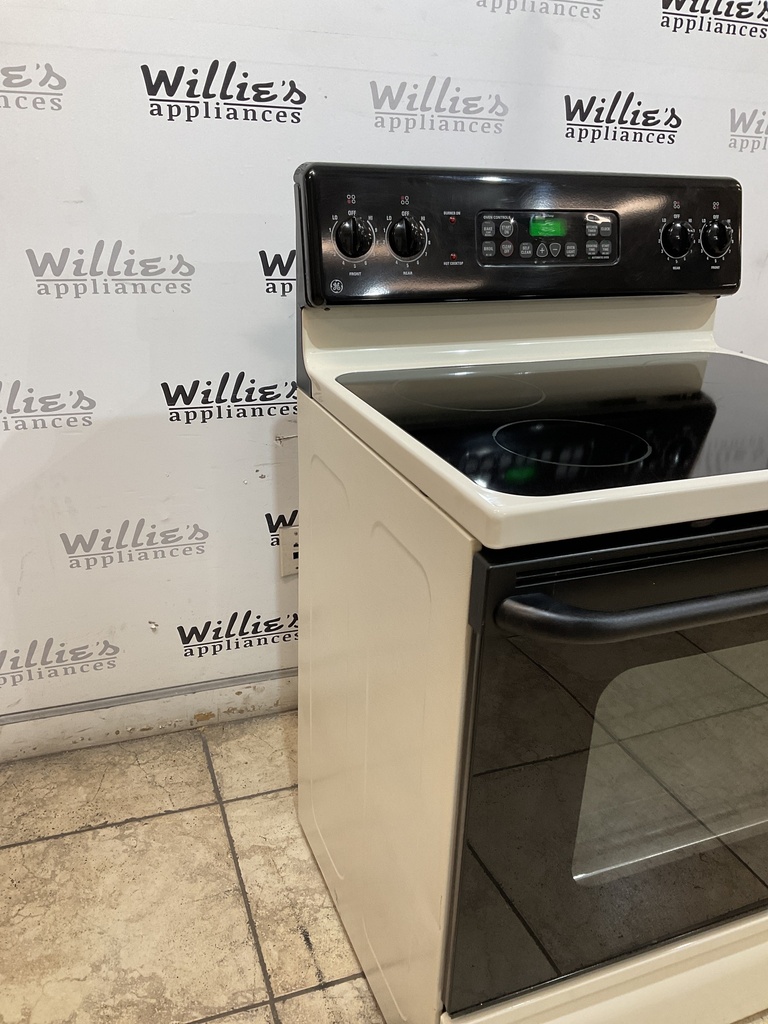 Ge Used Electric Stove 220volts (40/50 AMP) 30inches {3 prong} (Bisque/Black) 