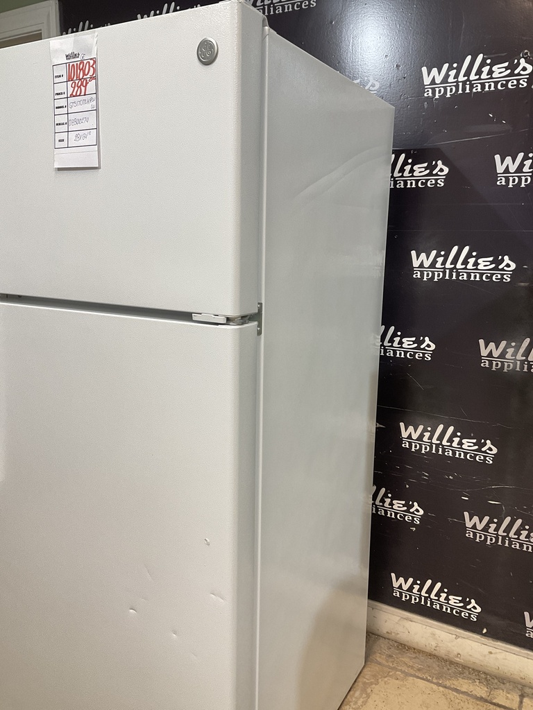 Ge Used Refrigerator Top and Bottom 28x64 1/2” (White) 
