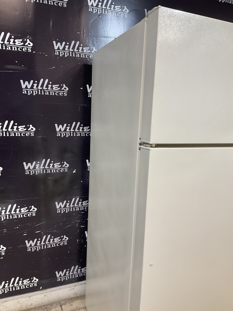 Ge Used Refrigerator Top and Bottom 28x67 (Bisque) 