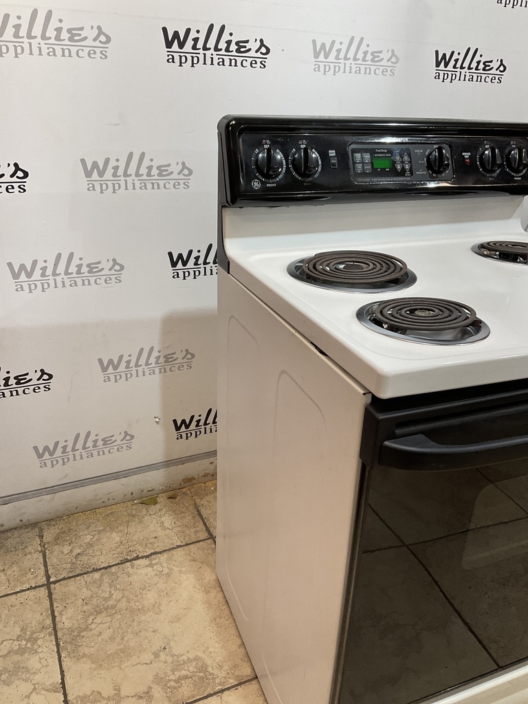 Ge Used Electric Stove 220volts (40/50 AMP) 30inches {no cord} (White/Black) 