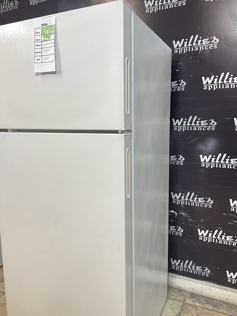 Ge Used Refrigerator Top and Bottom 28x67 (White)