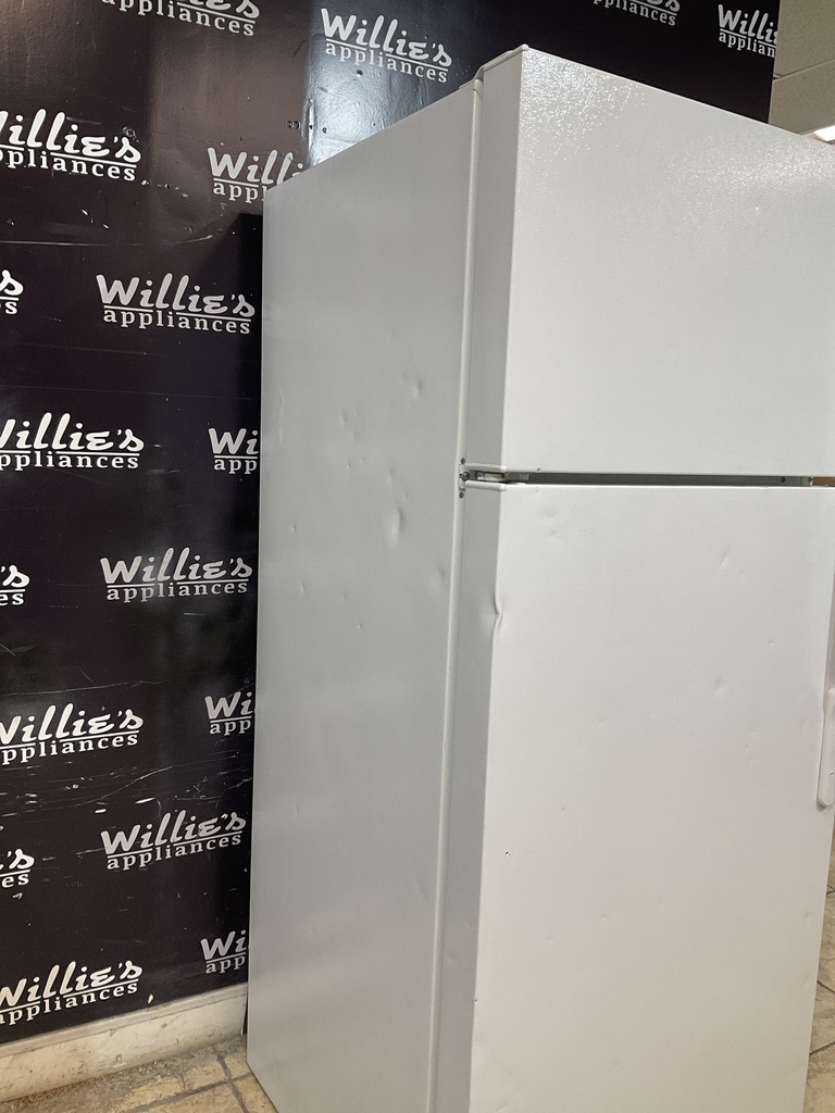 Ge Used Refrigerator Top and Bottom 28x67 1/2” (White) 