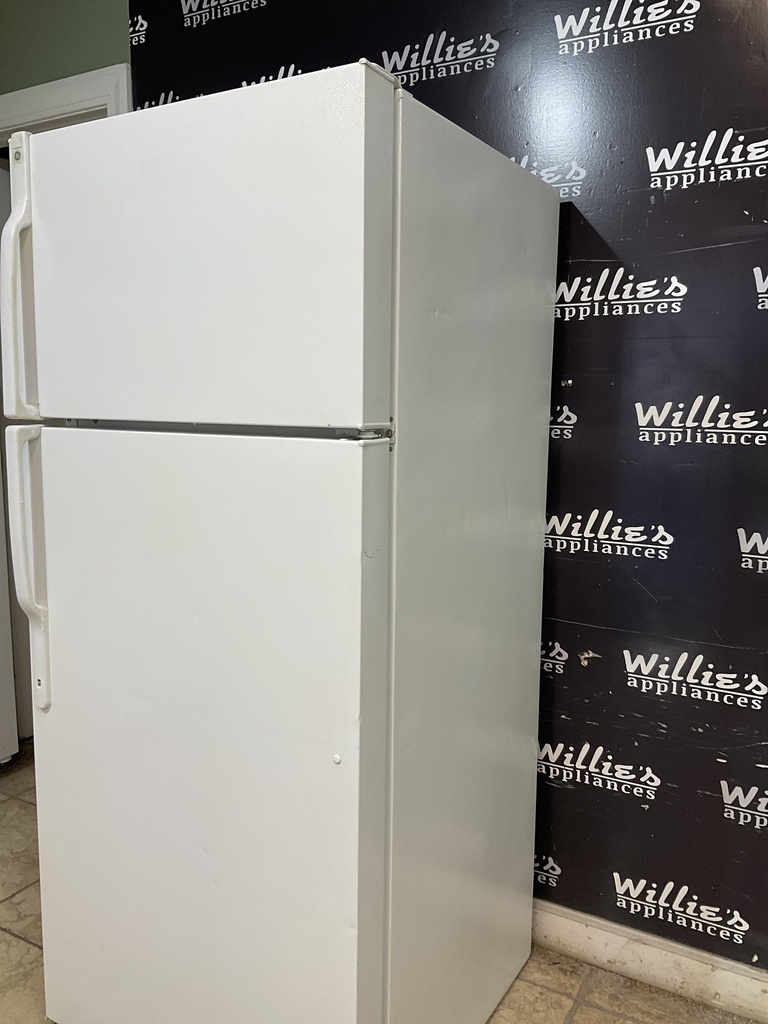 Ge Used Refrigerator Top and Bottom 28x67 1/2” (White) 