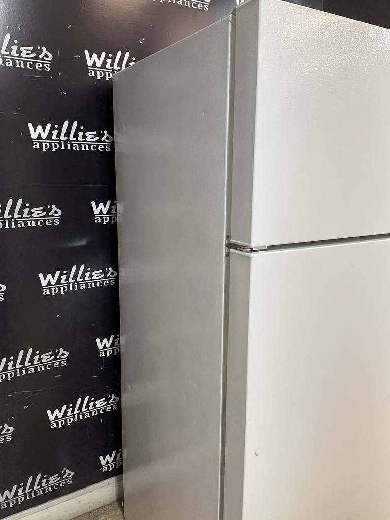 Ge Used Refrigerator Top and Bottom 28x67 1/2” (White) 