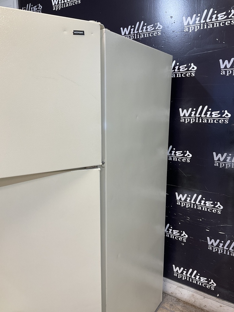 Hotpoint Used Refrigerator Top and Bottom 28x61 (Bisque) 