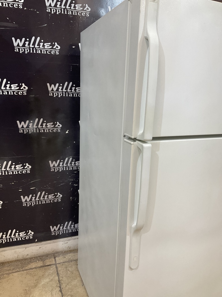 Ge Used Refrigerator Top and Bottom 28x61 1/2” (White) 