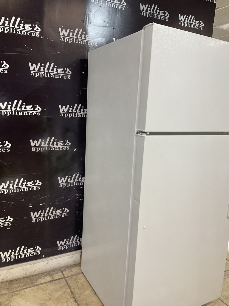 Ge Used Refrigerator Top and Bottom 28x64 1/2” (White) 