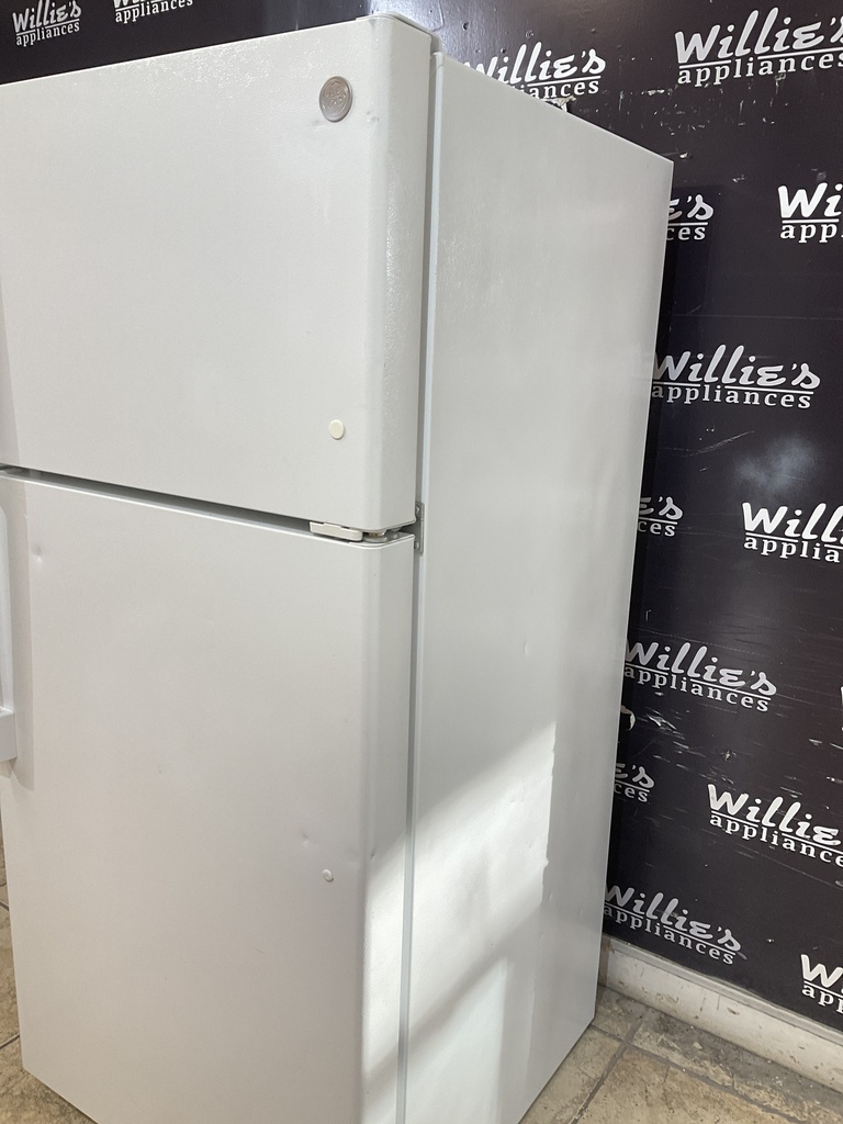 Ge Used Refrigerator Top and Bottom 28x61” (White) 