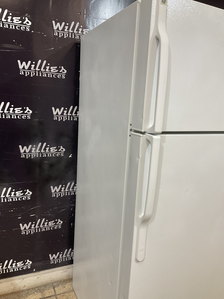 Ge Used Refrigerator Top and Bottom 28x67 (White) 