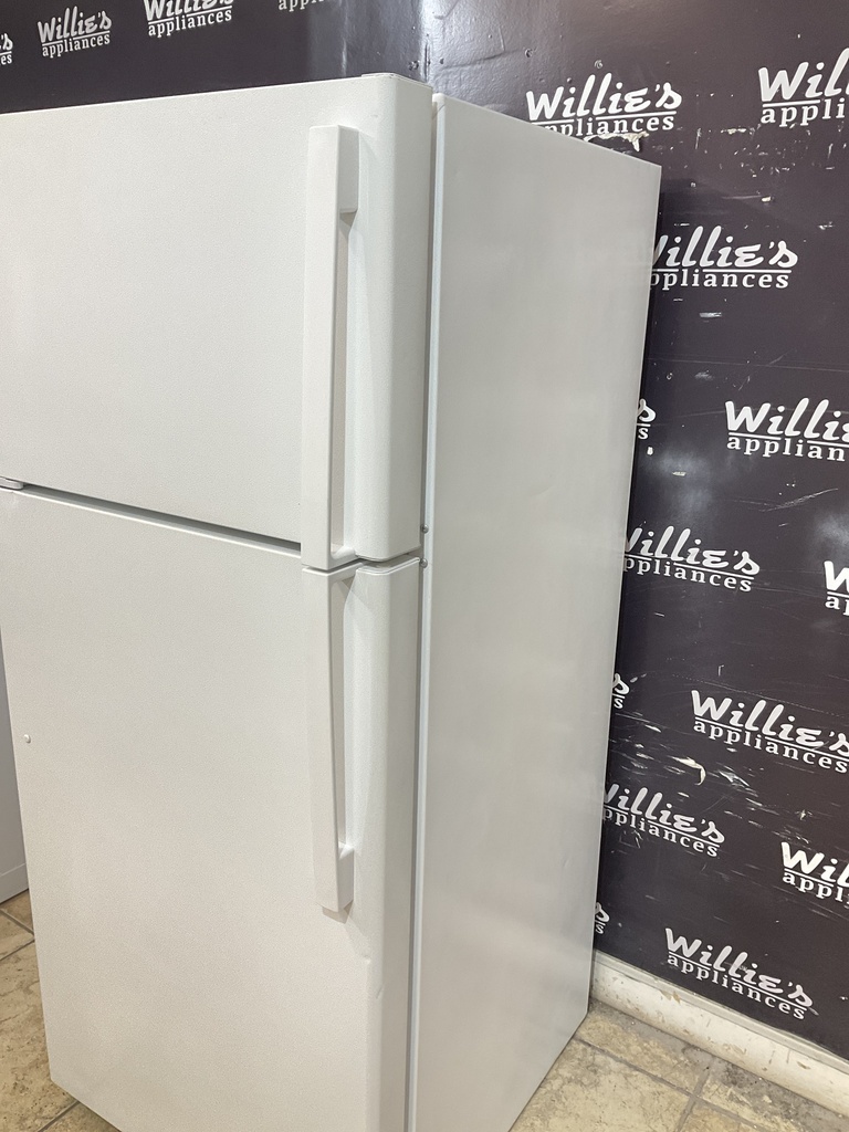 Ge Used Refrigerator Top and Bottom 28x64 1/2” (White) 