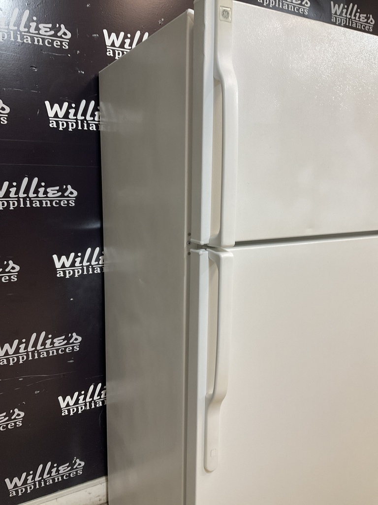 Ge Used Refrigerator Top and Bottom 28x64 1/2” (White)