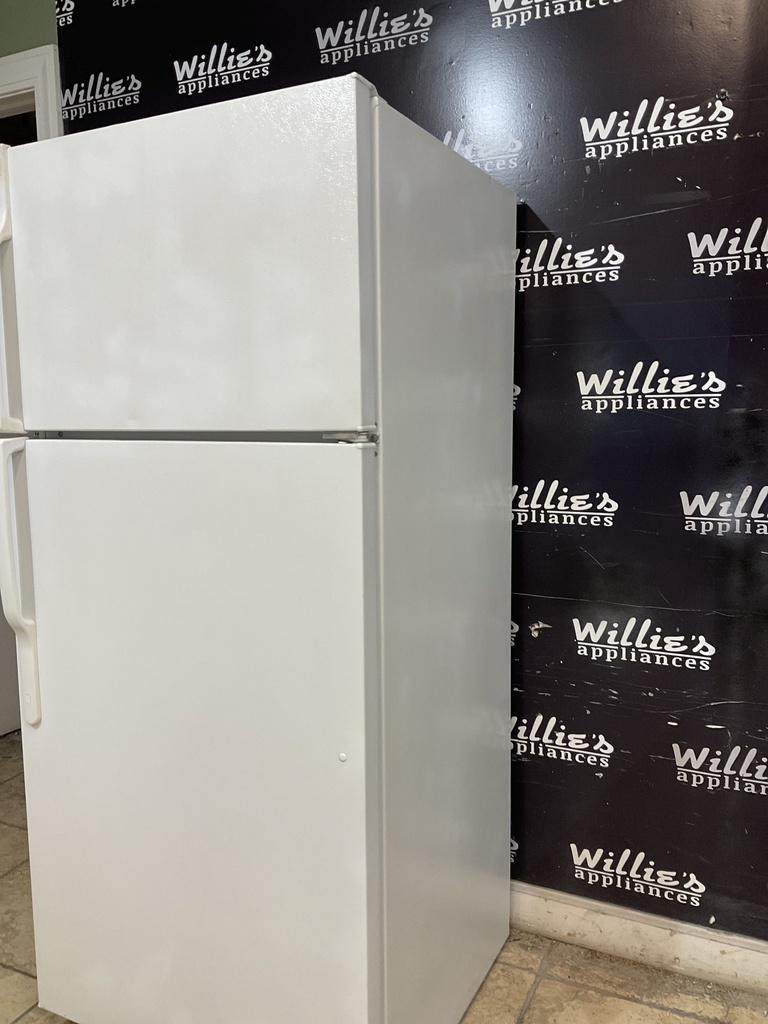 Ge Used Refrigerator Top and Bottom 28x64 1/2” (White)