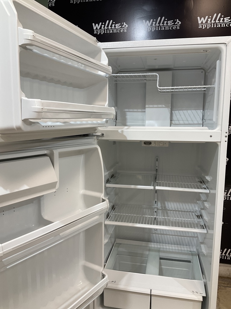 Ge Used Refrigerator Top and Bottom 28x67 1/2” (White)