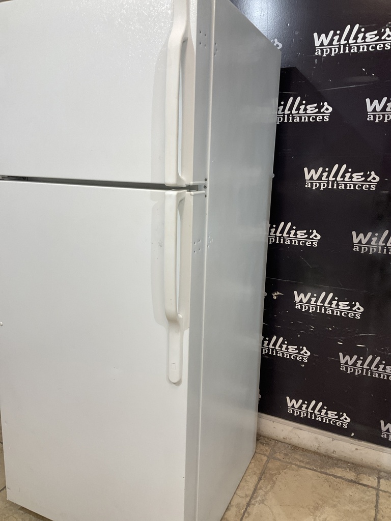 Ge Used Refrigerator Top and Bottom 28x67 1/2” (White)