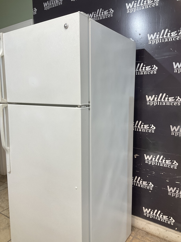 Ge Used Refrigerator Top and Bottom 28x67 1/2” (White) 