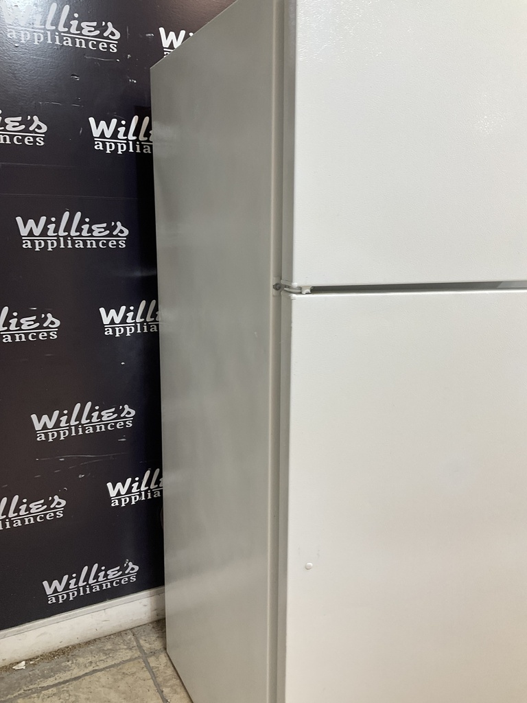 Ge Used Refrigerator Top and Bottom 28x64 1/2” (White) 