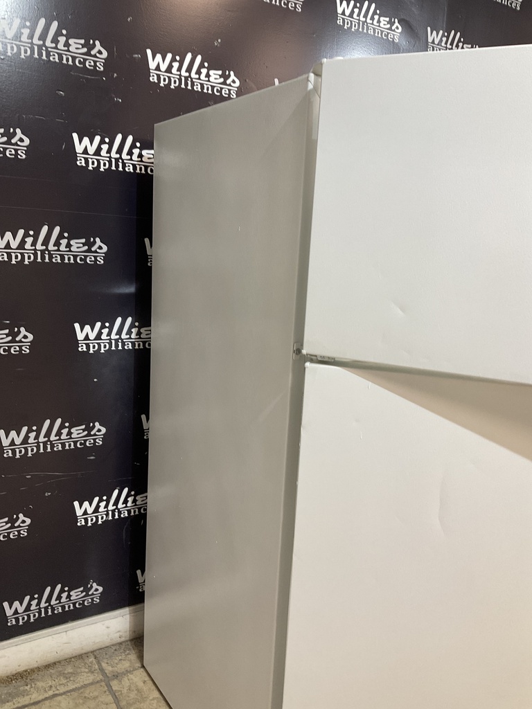Ge Used Refrigerator Top and Bottom 28x61 1/2” (White) 