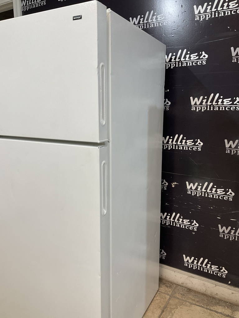 Ge Used Refrigerator Top and Bottom 28x61 1/2” (White) 